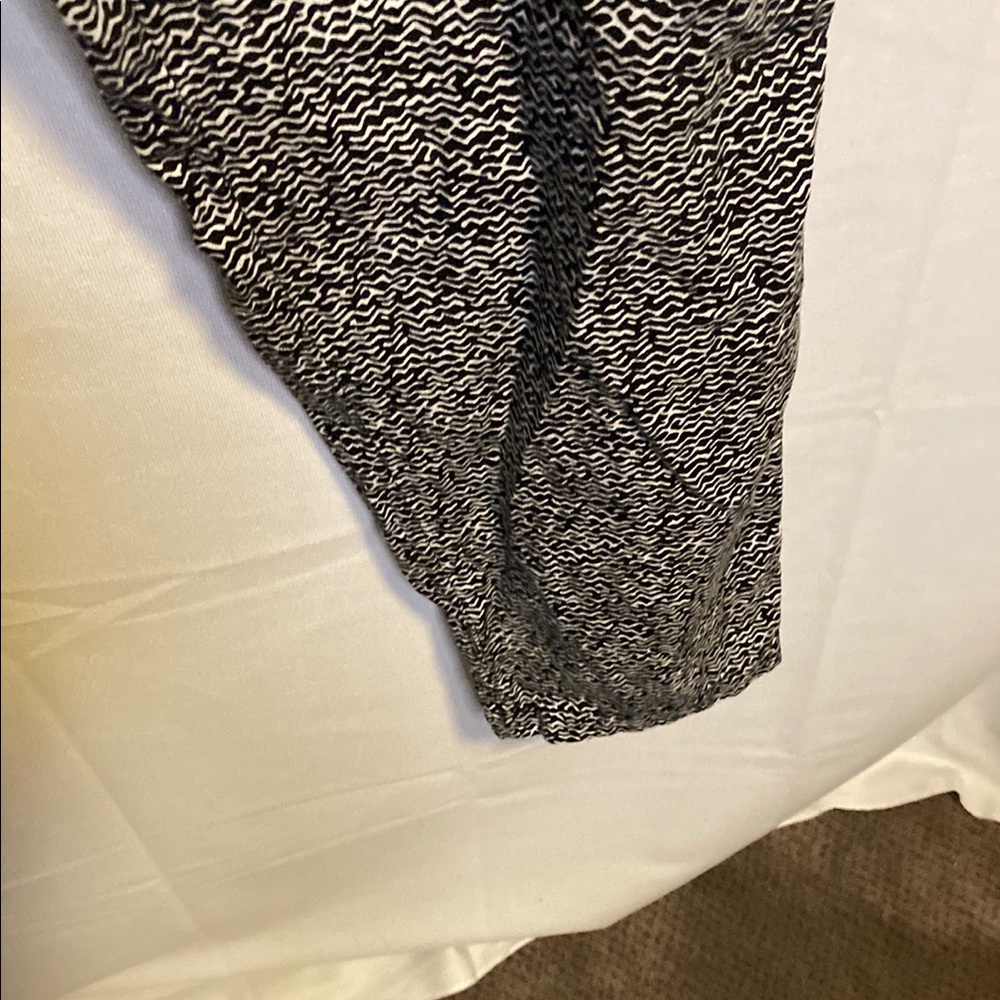 Old Navy Monochrome Patterned Joggers - Picture 4 of 9